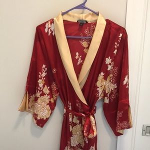 Red Jones New York satin robe
